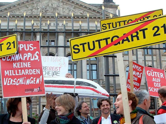 Dauerbrenner: Protest in Stuttgart     | Foto: dpa