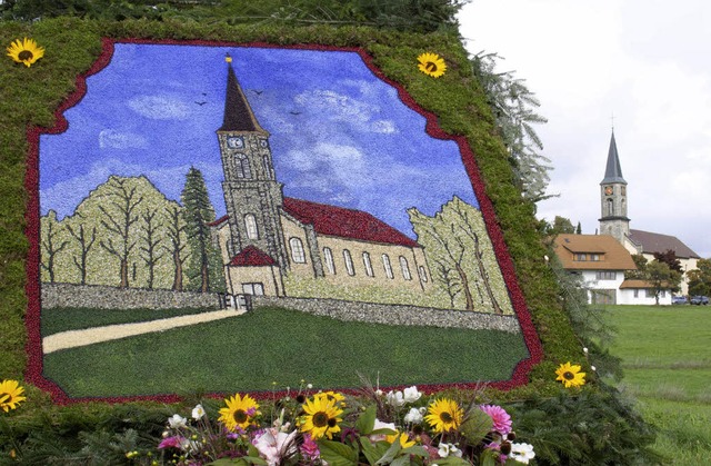 Auch die katholische Kirche von Berau war beim Umzug vertreten.  | Foto: Chris Seifried