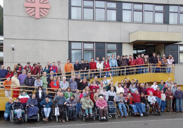 125 Menschen mit Behinderung und ein T...r ins Gewerbegebiet Bildstckle ein.   | Foto: peter stellmach