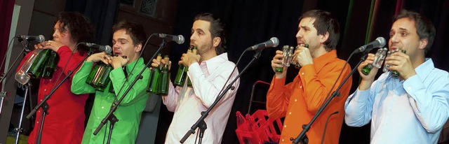Die Flasche immer am Mund &#8211; das ...ett bei seinem Auftritt in Ettenheim.   | Foto: Stefan Merkle