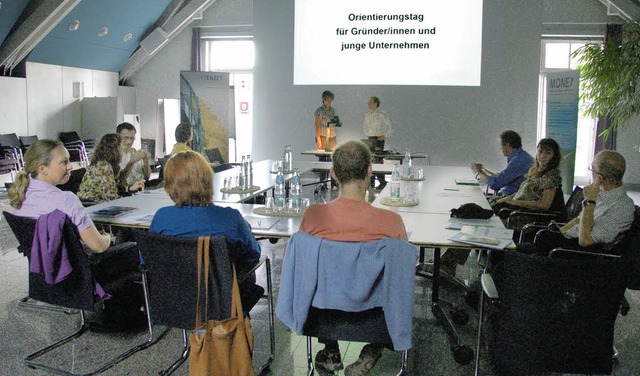 14 Interessenten waren der Einladung z...Johannes Merkel aus Freiburg gefolgt.   | Foto: s. mller