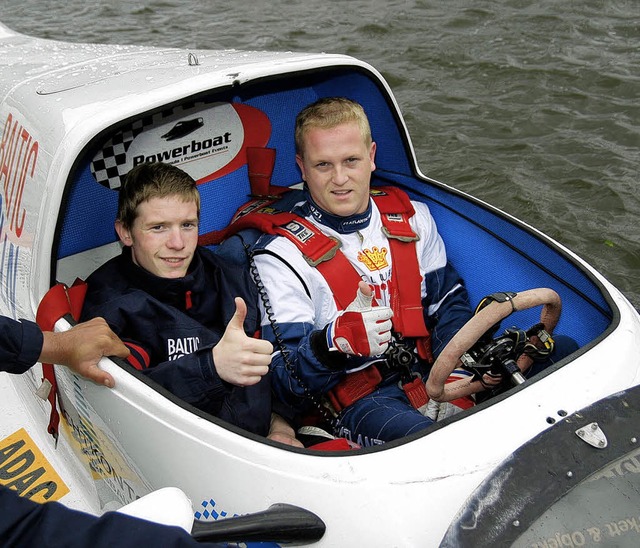 Stefan Hagin aus Wittlingen (links) te...  schon mal hhere Geschwindigkeiten.   | Foto: Rennbootarchiv