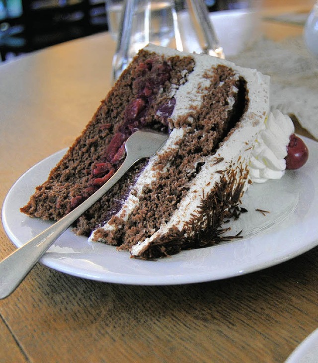 Stillt Wanderhunger: ein gefhltes Pfund  Schwarzwlder Kirschtorte  | Foto: Anna Schmidhauser