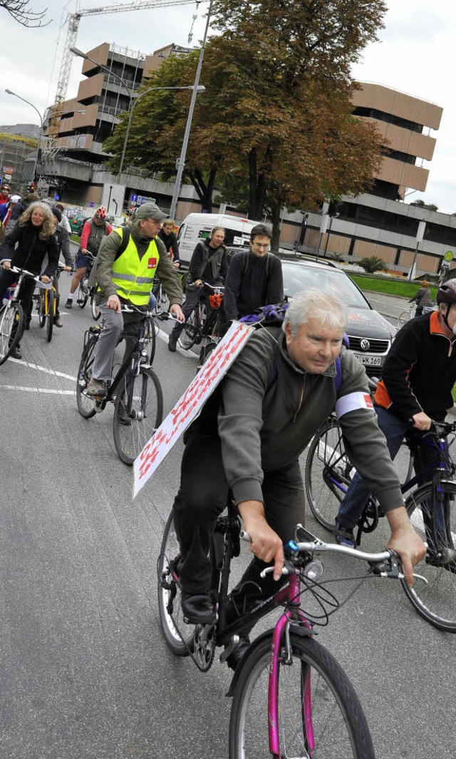 Bevor es zum Protest auf den Rathauspl... Sparpolitik des Bundes anzuprangern.   | Foto: Bamberger