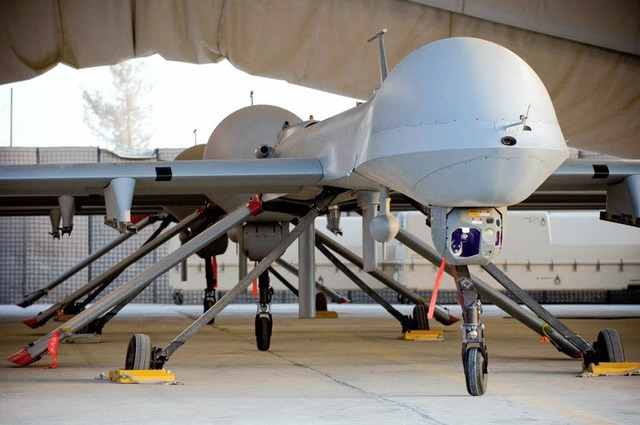 Eine Drohne in einem Hangar auf dem US-Sttzpunkt Bagram  | Foto: dpa