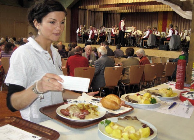 Deftige Fleisch- und Wurstgerichte gab... dem Metzgerfest der Stadtmusik Elzach  | Foto: Thomas Steimer