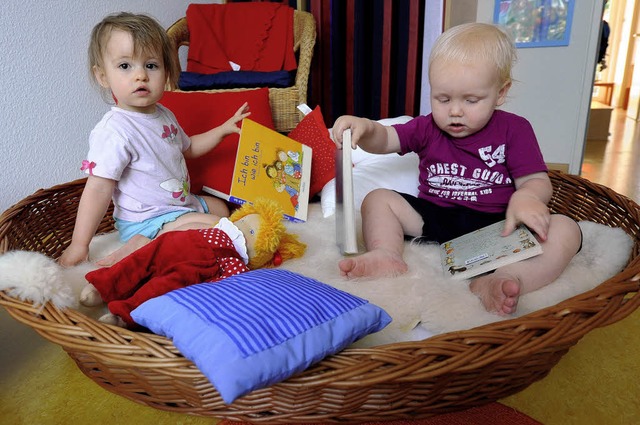 Ein Korb voll Kinder: Tageseltern knn...nkindbetreuung in privaten Wohnungen.   | Foto: Ingo Schneider