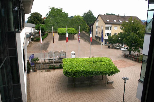 Zwei viereckige Bltterdcher knnten ...weiterten groen Rathausplatz werden.   | Foto: SPD-Montage
