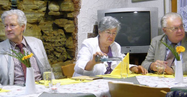 &#8222;Frhlich eingeschenkt&#8220;  h...gt,  zusammen mit seiner Frau Gisela.   | Foto: Bernhard Greiner