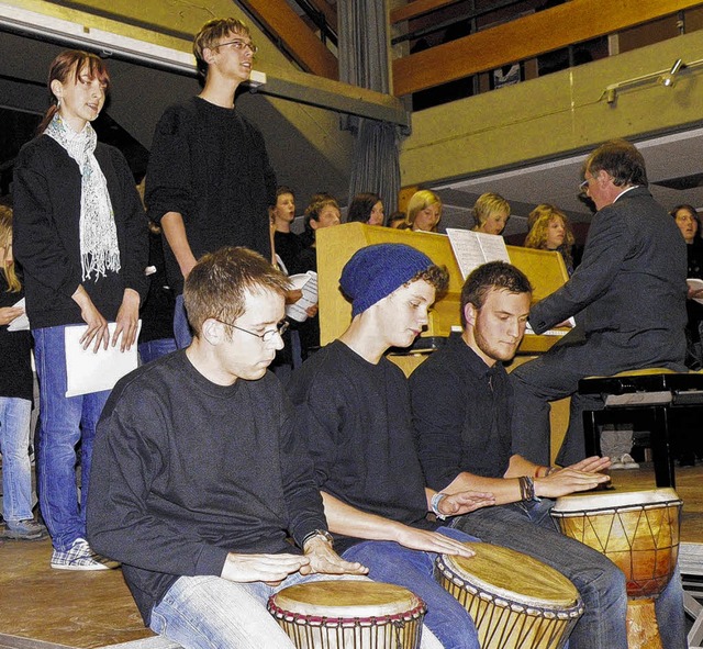 Der Jugendchor des Frstenberg-Gymnasi...Trip mit dem Eastern-Cape-Kinderchor.   | Foto: Beathalter