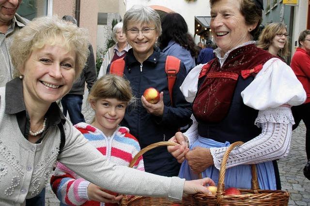 Gutes Gespann: Apfelmarkt und Hela