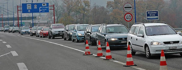 Weiterhin einspurige Abfertigung: Am A... etwas an der Verkehrsfhrung  ndern.  | Foto: Heinz Vollmar