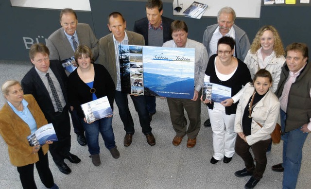 Im Todtnauer Rathaus wurde die neue Brgerbroschre vorgestellt.   | Foto: Verena Wehrle