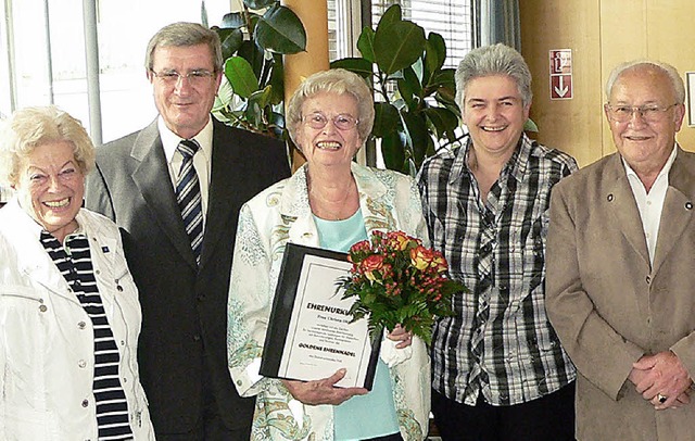 Christa Okle (Dritte von links), wrdi...olgerin ist Christiane Seger (Mitte).   | Foto: Diehl