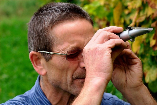 Herbst in Kiechlinsbergen: Kellermeist...meter zur Ermittlung des Mostgewichts.  | Foto: Patrik Mller