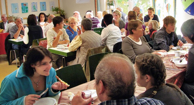 Frhstcken, damit andere auch satt we...zum Fairen Brunch in die Grundschule.   | Foto: Christa Maier