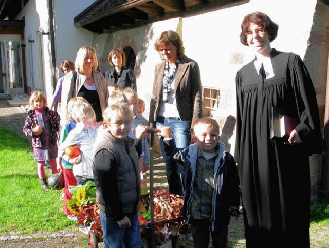 Pfarrerin Ghne vor ihrem Erntedankgottesdienst  | Foto: Jutta Schtz