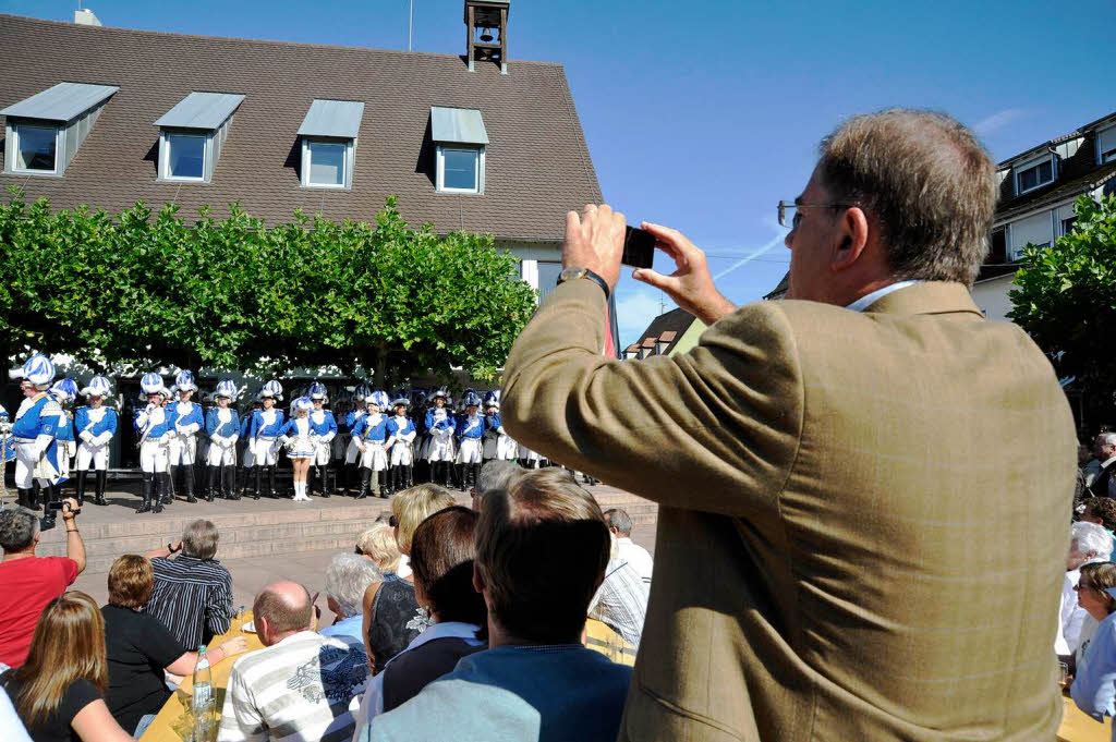 Bürgermeister Joachim Schuster nutzte die Gelegenheit für ein Erinnerungsfoto. Bürgermeister Joachim Schuster nutzte die Gelegenheit für ein Erinnerungsfoto.
