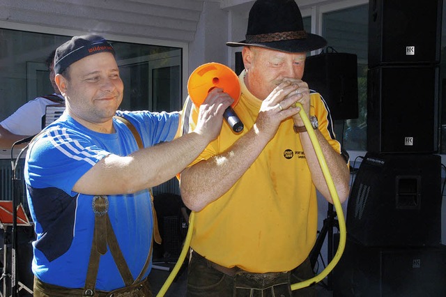 Die Band &#8222;Wildwexel&#8220; unter...Gartenschlauch kann man Musik machen.   | Foto: Wehrle