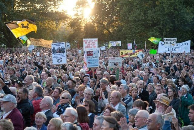 Stuttgart 21: Volksbegehren, Schlichtersuche, neue Demo