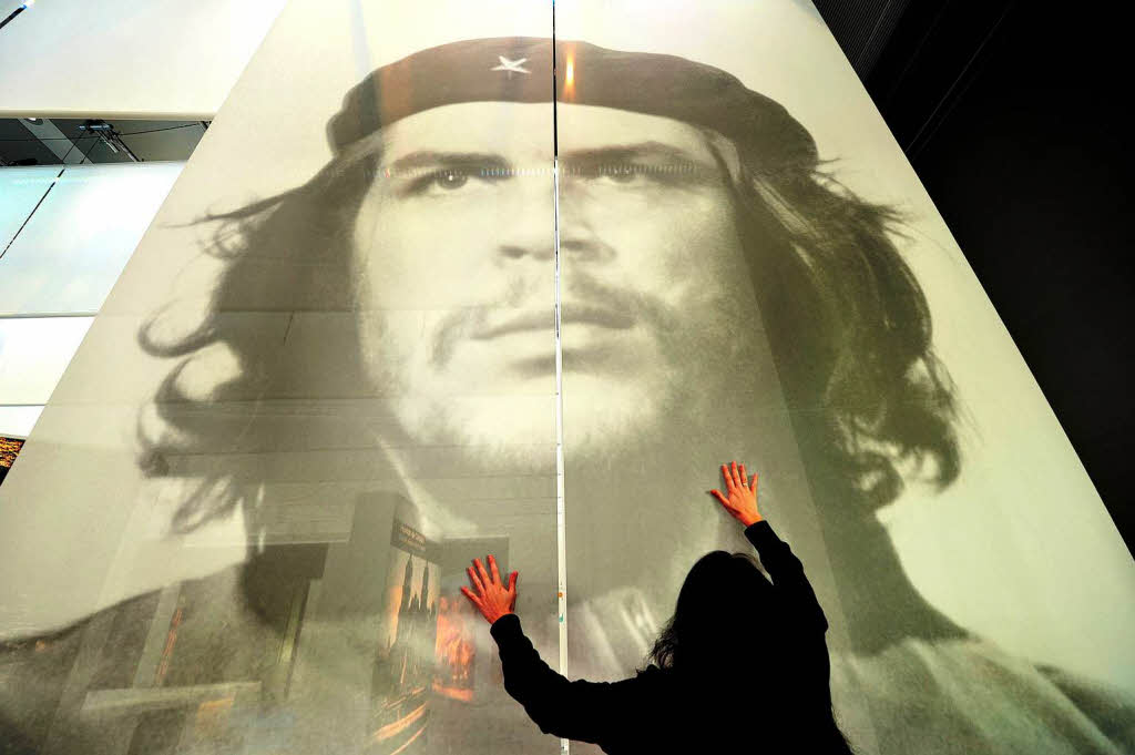 berlebensgroes Portrt von Che Guevara im  argentinischen Pavillon