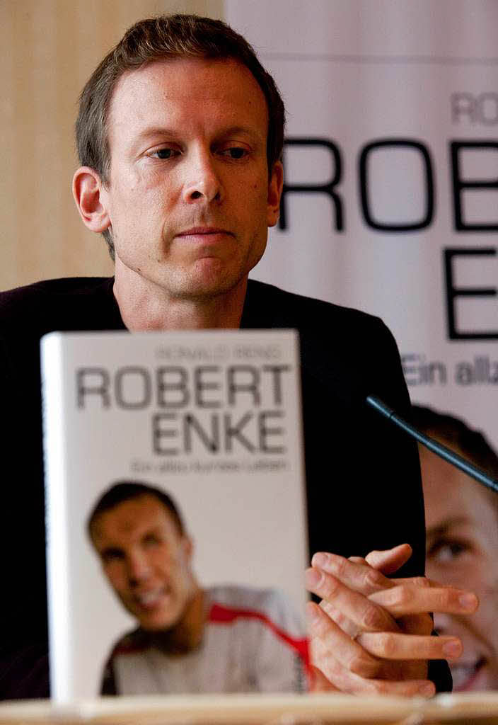 Ronald Reng prsentiert seine Biografie ber den frheren Fuball-Nationaltorwart „Robert Enke. Ein allzu kurzes Leben".
