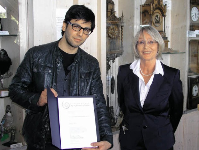 Den Ulrich-Beer-Frderpreis berreicht...bacher Autorenstiftung an Deniz Utlu.   | Foto: Gert Brichta