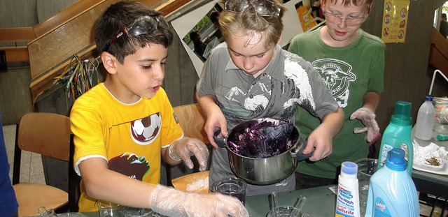 Wie diese Kinder in Brombach sollen au... Genuss von Sciencelab-Kursen kommen.   | Foto: privat