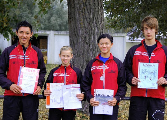 Die vier jungen Leichtathletikasse des...elle, Lorena Baumann und  Jonas Schwab  | Foto: Jrg Schimanski