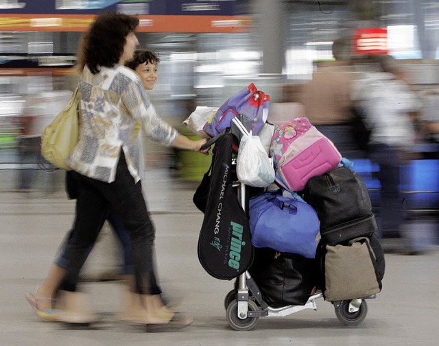 Das knnte eng werden: Wer zu viel Gep...  muss  bei bergewicht Strafe zahlen.  | Foto: dpa