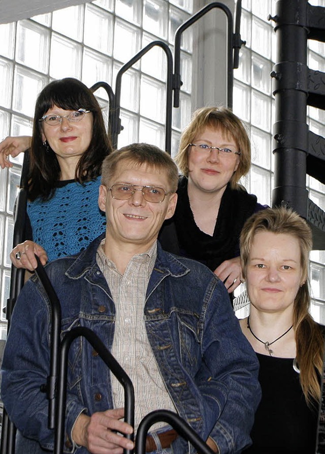 Zeigen ihre Werke (von links): Doris V...l,  Simone Mller und  Sandra Schmidt   | Foto: Heidi Fssel