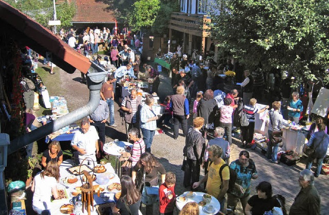 Buntes Treiben herrschte auf dem 15. N...markt am Sonntag auf dem Pennartz-Hof.  | Foto: Reiner Merz