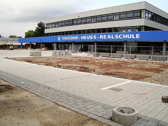 Vor der Heuss-Realschule entsteht eine ffentliche Spielflche.   | Foto: BZ