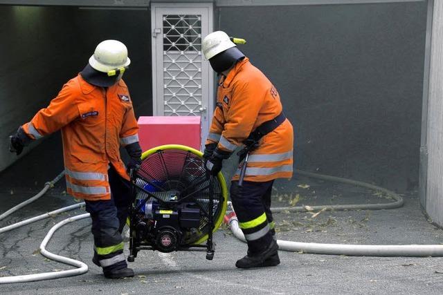 Auto brennt in der Tiefgarage