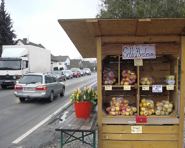 Den Stand gibt es an der B 3 schon ln... ffnet dort ein kleiner Bauernladen.   | Foto: Langelott