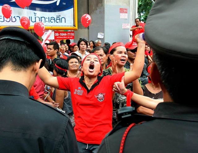 Im April und Mai berstand Thailands R...n Hemden. Droht nun ein heier Herbst?  | Foto: dpa