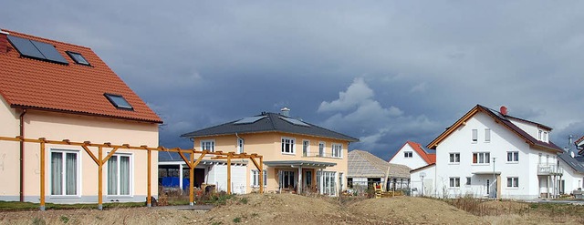 Dunkle Wolken ber Haltingen, braut sich da was zusammen?   | Foto: Frey