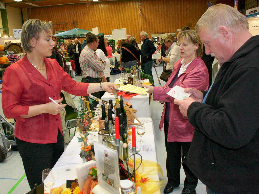 Auf Erkundungstour mit dem Weinpass begaben sich viele Besucher an den Stnden von sieben Endinger Weinbaubetrieben.