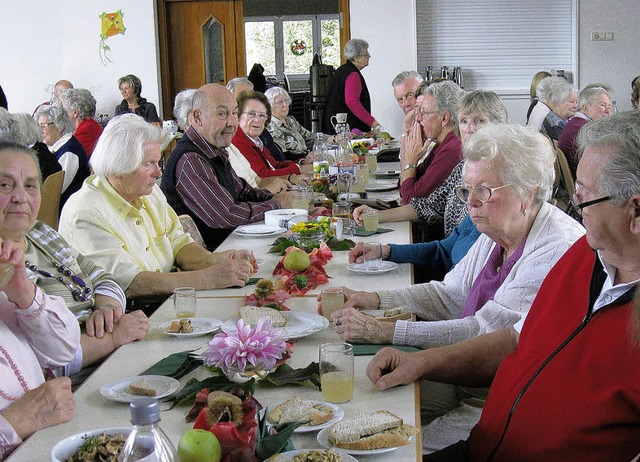 Znftiges wie Volksmusik, Neuer Wein, ...nachmittag im Gemeindehaus in Wyhlen.   | Foto: Bhler-Mller