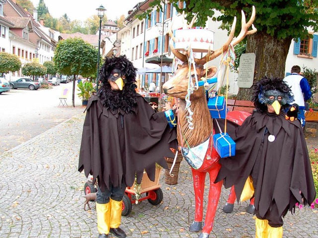 Der Hirsch mit Torte und Raben  | Foto: Ulrike Jger