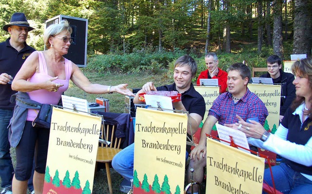 Ein Kapuziner-Wasser fr die Musiker: ...rfest der Trachtenkapelle Brandenberg.  | Foto: Ulrike Jger