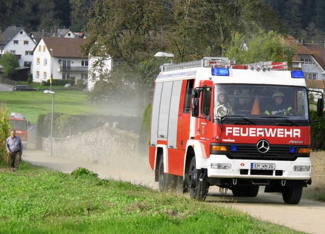 Das Tanklschfahrzeug TLF 16 kommt als...;verrauchte&#8220; Fabrikationshalle.   | Foto: Helmut Hringer