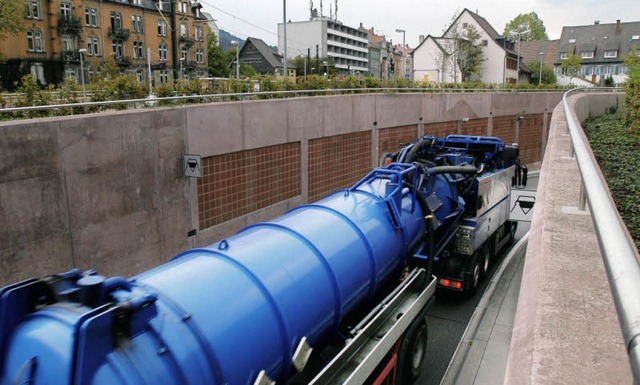 Kein Grund fr weitere Beschrnkungen:...auf dem Weg in den Schtzenalleetunnel  | Foto: ingo schneider