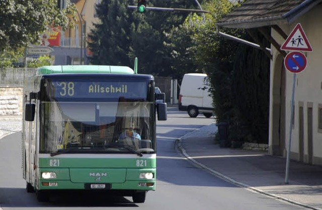 Begehrtes Verkehrsmittel: Bus der Linie 38 in Wyhlen   | Foto: Ralf  Dorweiler