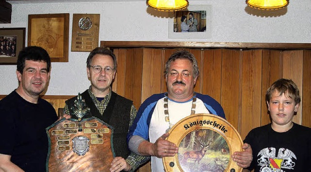 Beim Knigsschieen 2010 waren erfolgr...htzenknig) und Kevin Isele (Prinz).   | Foto: Daniele Schle