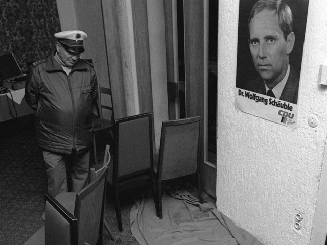 Der Tatort: Am 12. Oktober 1990 wird S... Wahlkampfveranstaltung angeschossen.   | Foto: DPA