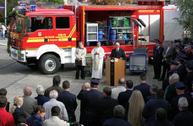 Fahrzeugbergabe beim Herbstfest der Feuerwehr.    | Foto: Thilo Bergmann