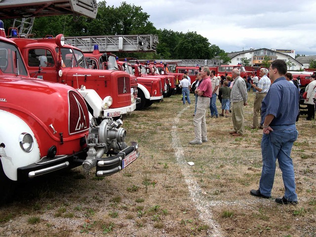 Vor fnf Jahren  zeigte die Feuerwehr ...eder alte Lschfahrzeuge prsentiert.   | Foto: mink