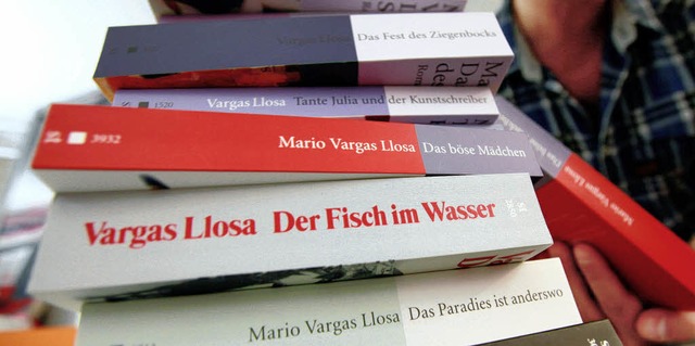 Auch in Weil am Rhein gefragt: die Wer...rnobelpreistrgers Mario Vargas Llosa   | Foto: dpa