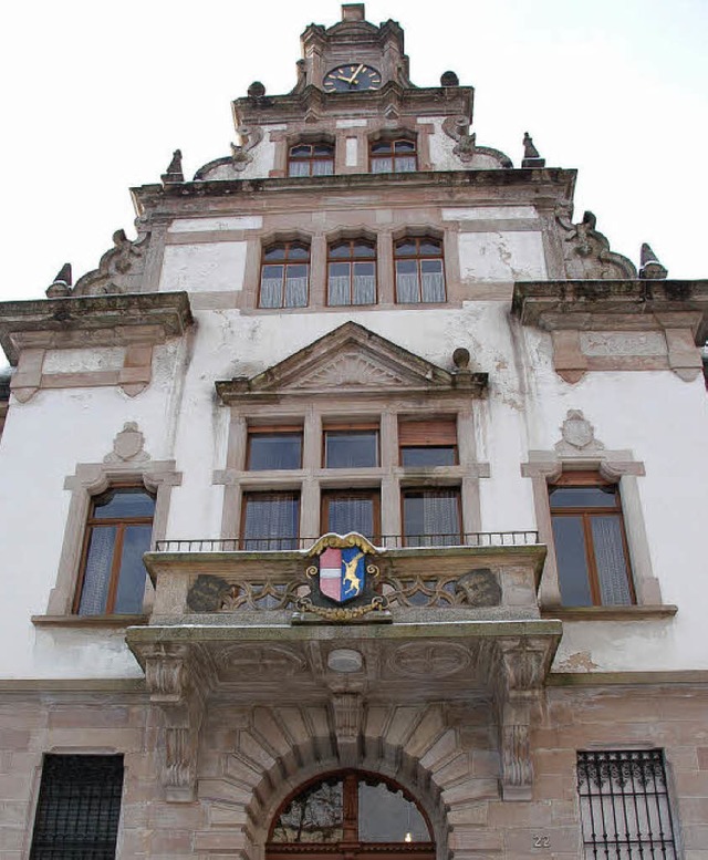 Das Rathaus Schnau will ein wenig Pos... und knftig   Briefmarken verkaufen.   | Foto: Kathrin Blum